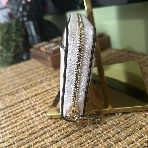 Kate spade embellished Zip around wallet EUC - Picture 17 of 17